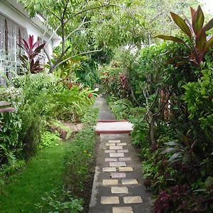https://15-min-from-the-airport-in-kingston-jamaica.comcaribbean.com